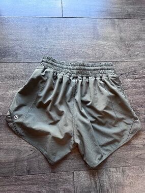 lululemon HR hotty hot athletic shorts size 2